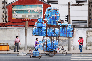 Illustration for article titled Chinese People Pulling Insane Loads